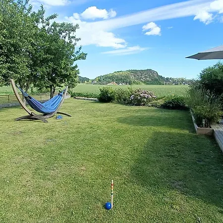 Homestay Mikael's Bed &