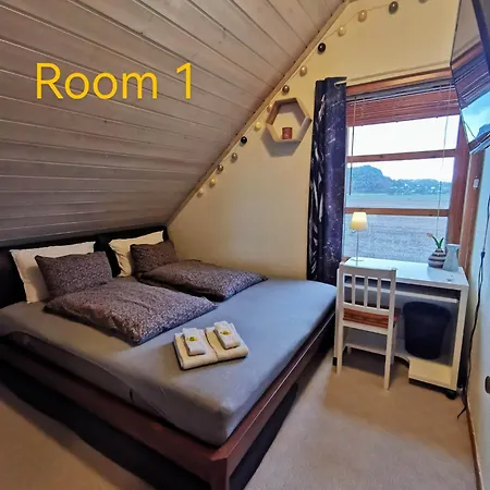 Mikael's Bed & בית אירוח *