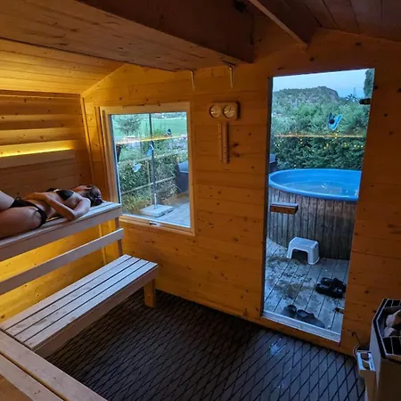 Mikael's Bed & サンネフヨル