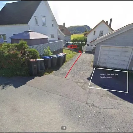 ホームステイ Mikael's Bed & サンネフヨル